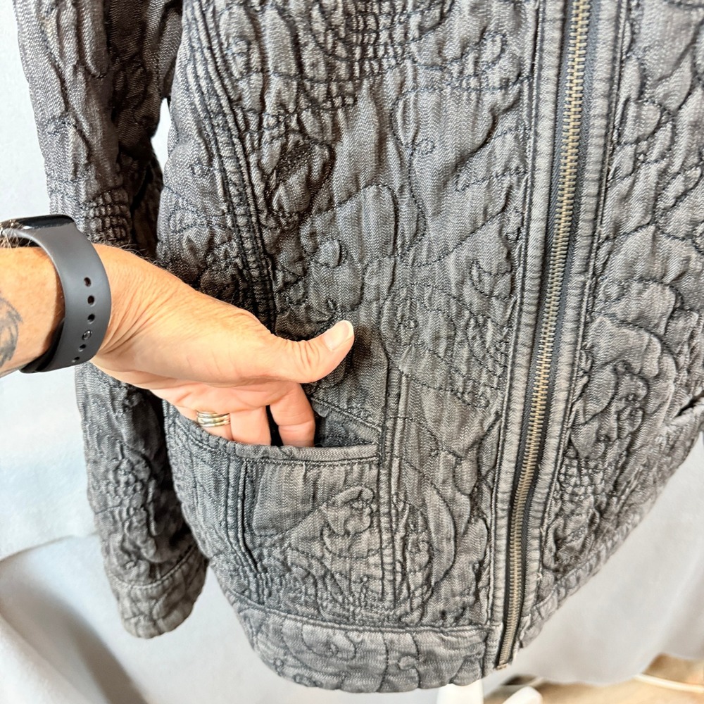 Chico's Reversible Quilted Jacket Women Size 2 Gold Leopard Gray Full Zip Mock - Picture 5 of 16